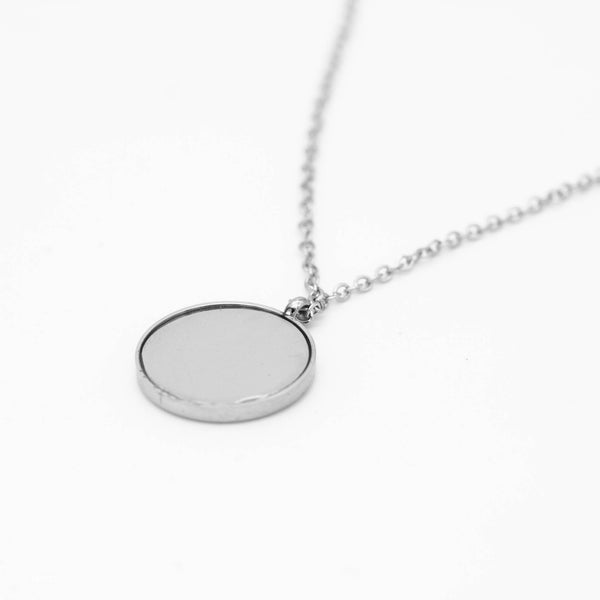 Collier Relique en acier inoxydable argent.